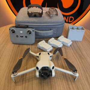 Drone DJI Mini 4 Pro Combo Plus controle sem tela - seminovo
